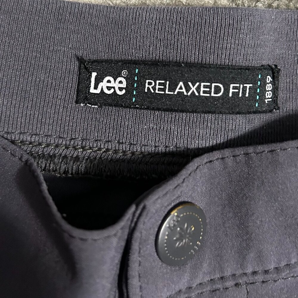 Lee Dark Gray Relaxed Fit Athletic Capris Women's Size 10 - Picture 9 of 10